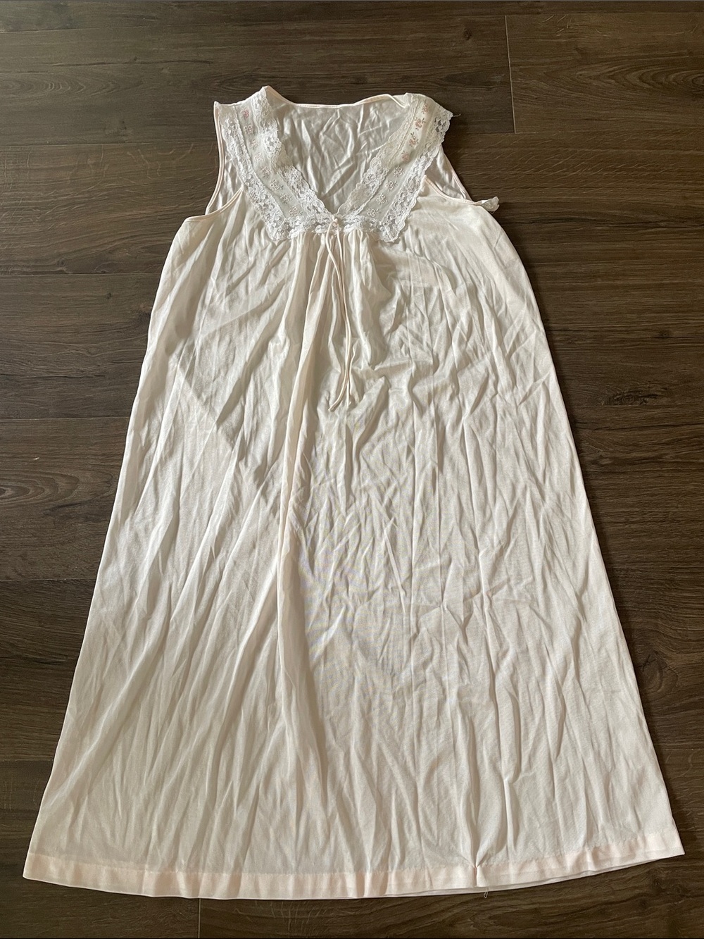 Vintage Astor One Nightgown Slip, Very Light Pink w/Floral Lace Design, Medium
*